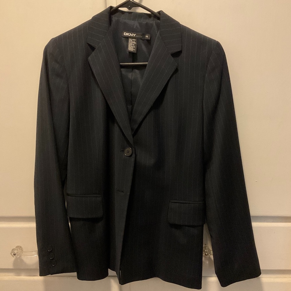 DKNY p8  suit jacket business